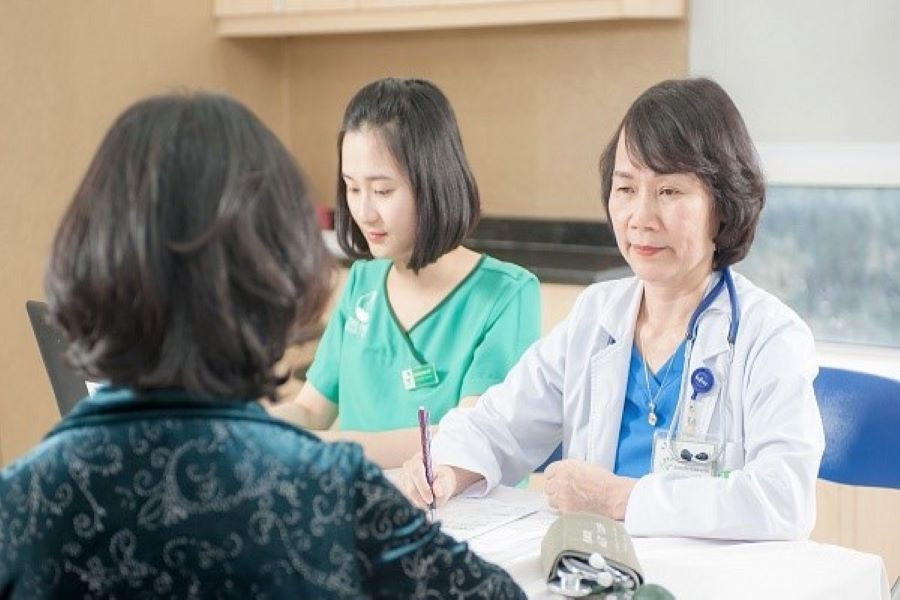 Bệnh viện Đa khoa Quốc tế Thu Cúc thực hiện thăm khám