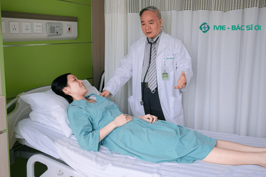 Bác sĩ CKII Nguyễn Hữu Cốc khám phụ khoa - Bệnh viện Bảo Sơn 2