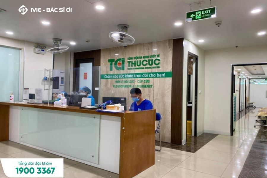 Bác sĩ khám cổ tử cung an toàn tại bệnh viện Thu Cúc 