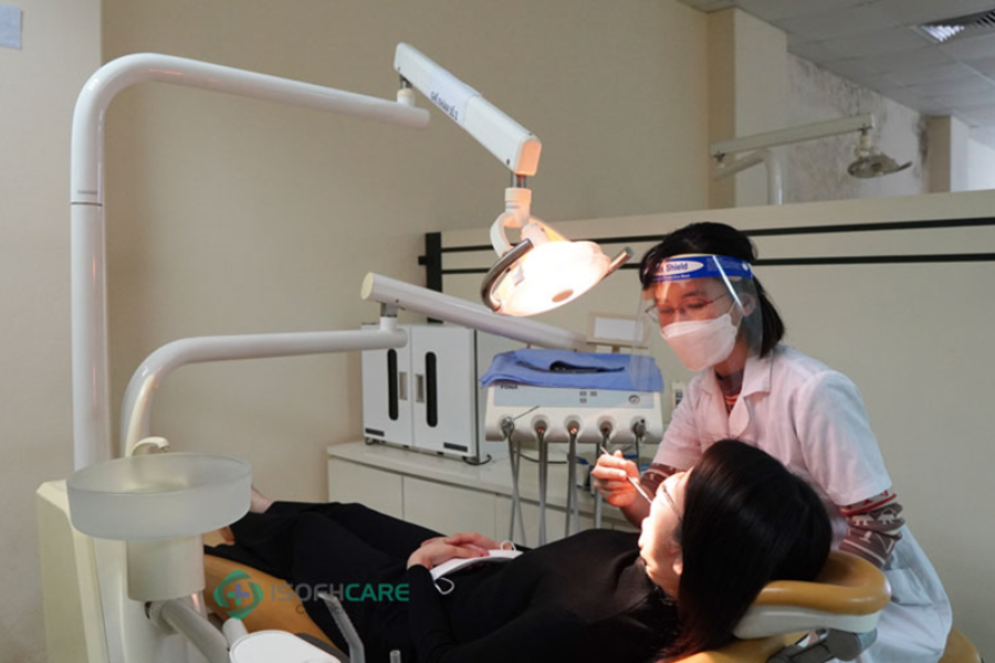 Bác sĩ khám răng hàm mặt tại Phòng khám đa khoa Medelab Hà Nội