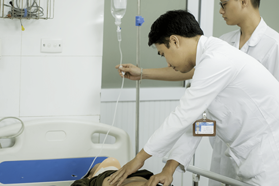 Bác sĩ khoa cấp cứu bệnh viện Thanh Nhàn Hà Nội
