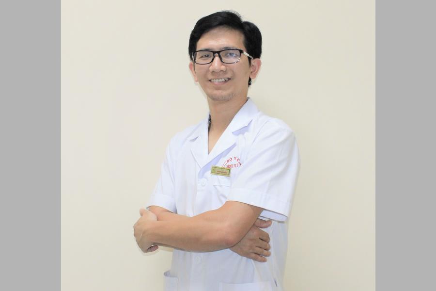 Bác sĩ Phạm Văn Bính - Phó trưởng khoa phẫu thuật thần kinh tại Bệnh viện E