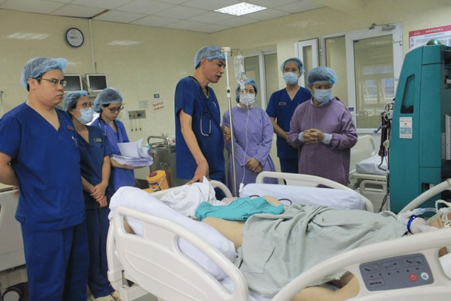 Thông tin về bác sĩ phẫu thuật cắt bao quy đầu tại bệnh viện E (ảnh: BV E)