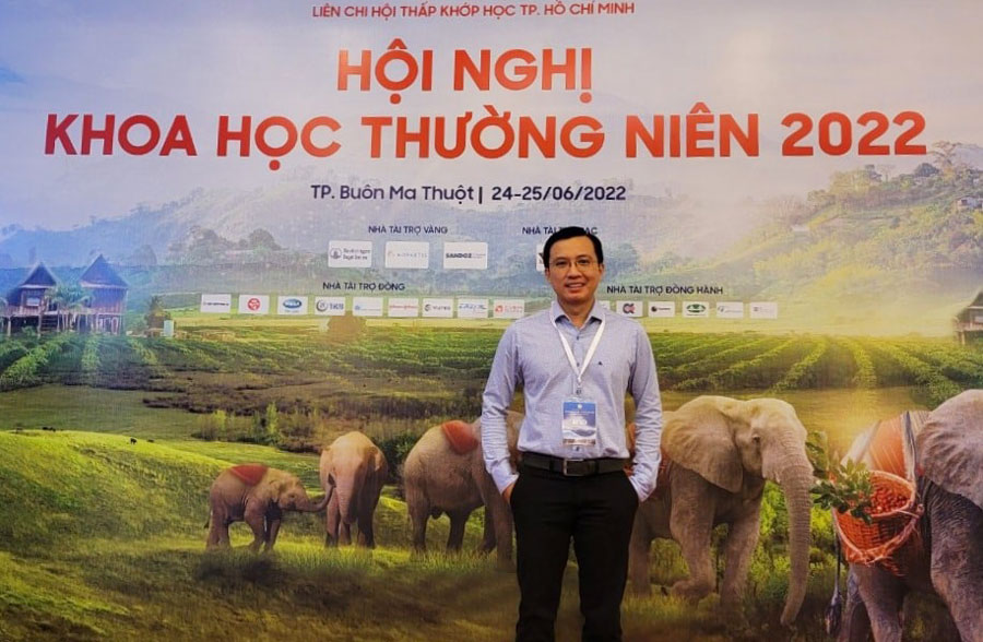 Bác sĩ Dương Minh Trí tại hội nghị Khoa Học