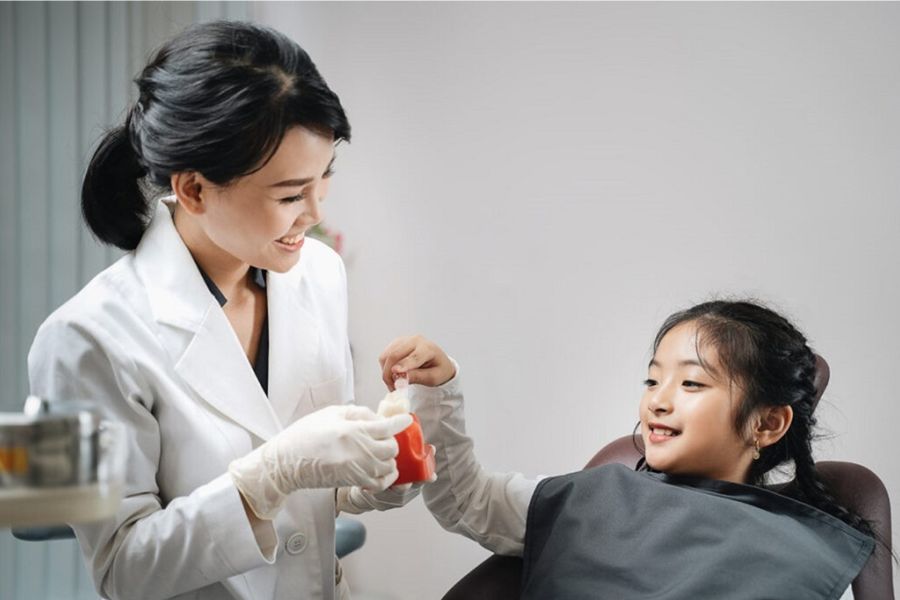 Bác sĩ thân thiện với trẻ em