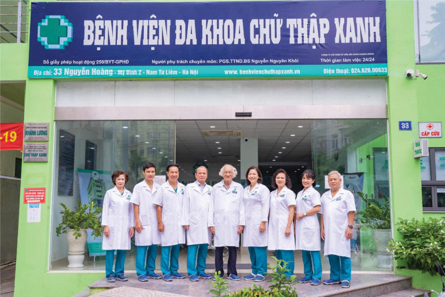 Đội ngũ bác sĩ tại bệnh viện chữ thập xanh