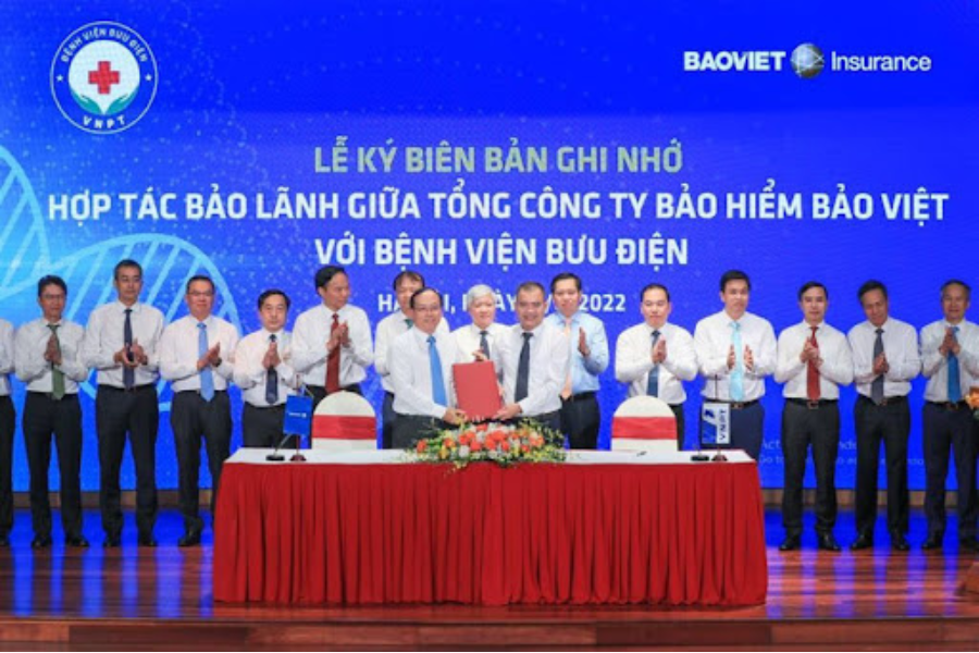 Buổi lễ ký kết biên bản hợp tác giữa bệnh viện Bưu điện và Bảo Việt Insurance