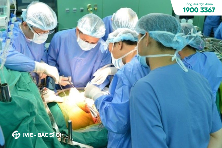 Bệnh nhân được điều trị cường giáp bởi đội ngũ bác sĩ chuyên môn cao tại bệnh viện Nội tiết Trung Ương