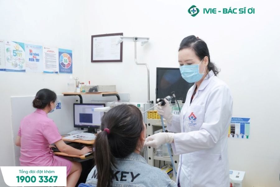 Bệnh nhân thực hiện nội soi Tai - Mũi - Họng tại Bệnh viện Đa khoa An Việt