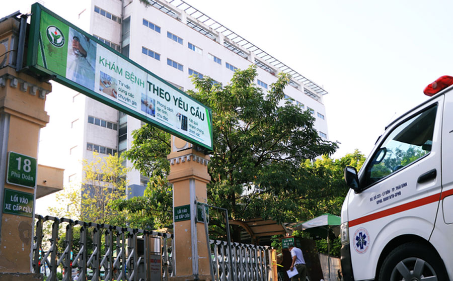 Cổng nhập quần thể nhà giam bệnh dịch theo gót đòi hỏi C4, Bệnh viện Hữu Nghị Việt Đức