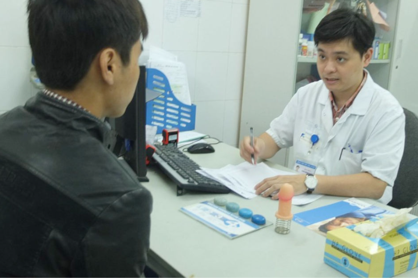 Bác sĩ Trịnh Hoàng Giang nhận khám cho người bệnh từ 16 tuổi trở lên