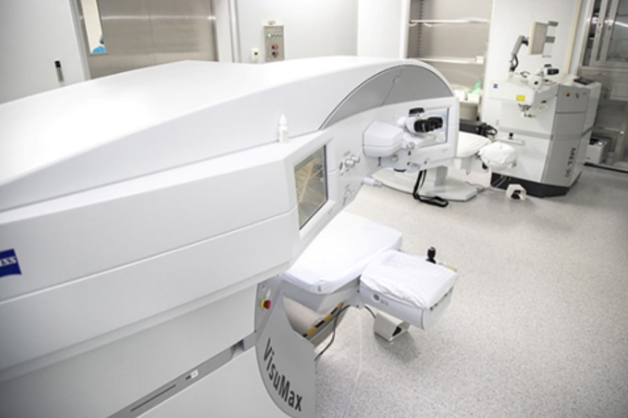 Máy máy phẫu thuật VisuMax Bệnh viện Mắt Quốc tế DND
