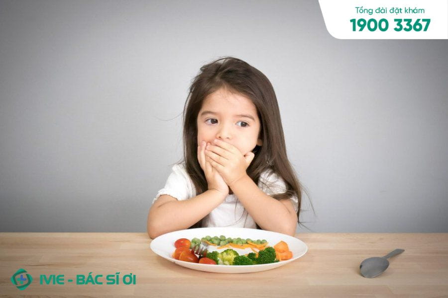 Trong các giai đoạn phát triển như biết lật, ngồi, bò, đi, mọc răng, và học nói, trẻ thường có xu hướng biếng ăn