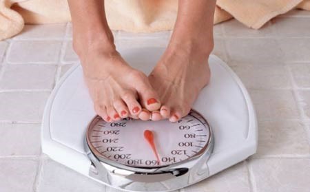 Cân nặng thay đổi bất thường: tăng, sụt cân trong khoảng thời gian ngắn