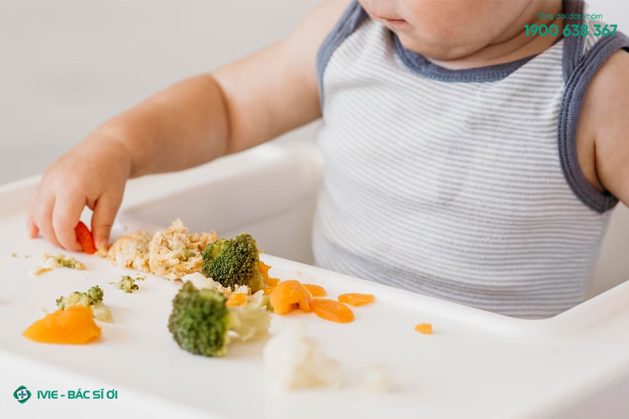 Bố mẹ cân tập cho trẻ thói quen ăn uống khoa học