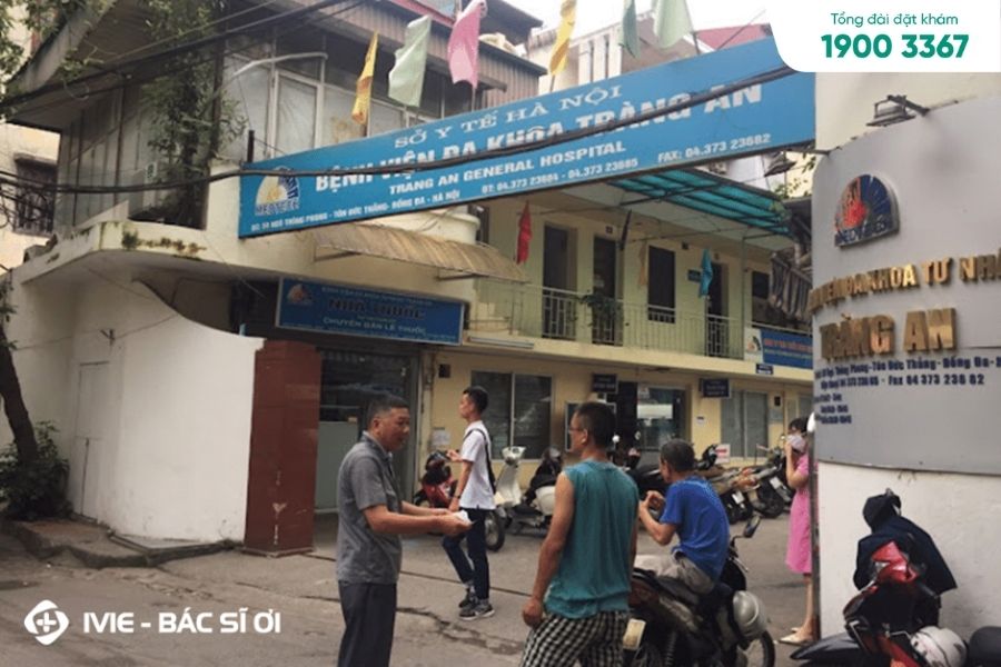 Cổng trước Bệnh viện Đa khoa Tràng An tại đường Thông Phong