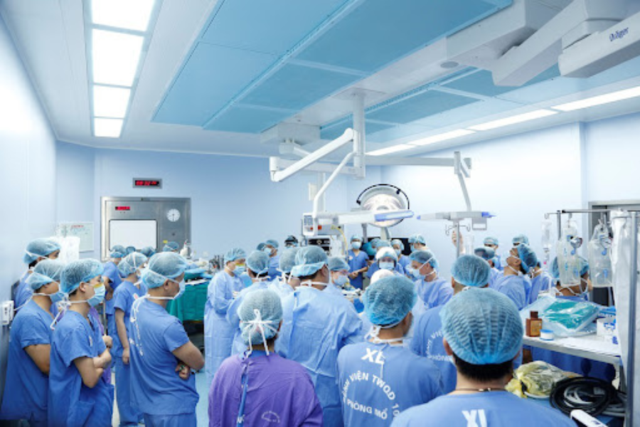 Toàn cảnh các bác sĩ tại Bệnh viện Trung ương Quân Đội 108 đang lấy ghép đa mô tạng