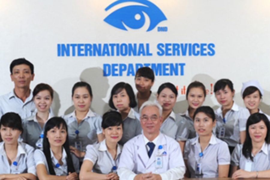 Bác sĩ Bệnh viện Mắt Quốc tế DND tận tâm, nhiệt tình với khách hàng