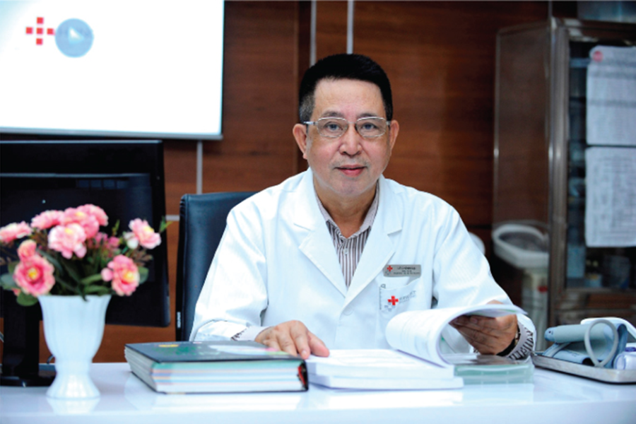 Bác sĩ Lê Chính Đại làm việc tại Bệnh viện Ung bướu Hưng Việt