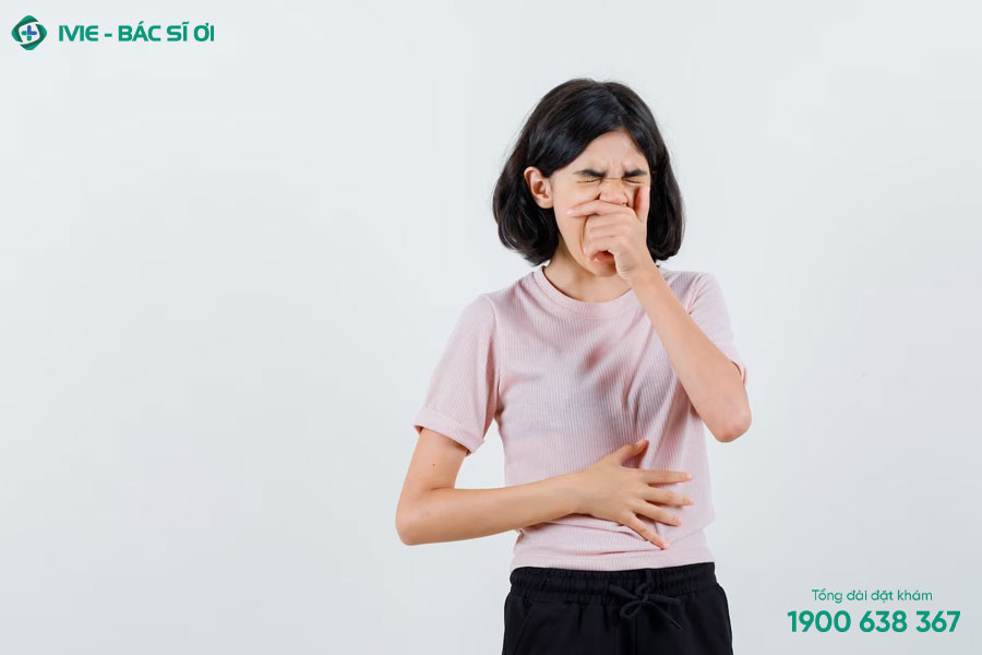 Viêm dạ dày, ruột có thể đi kèm đau bụng liên tục hoặc từng cơn, sốt