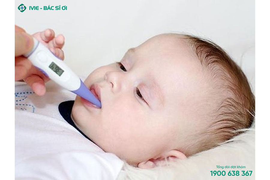 Trẻ sơ sinh tiêu chảy có sốt, mệt và rối loạn giấc ngủ