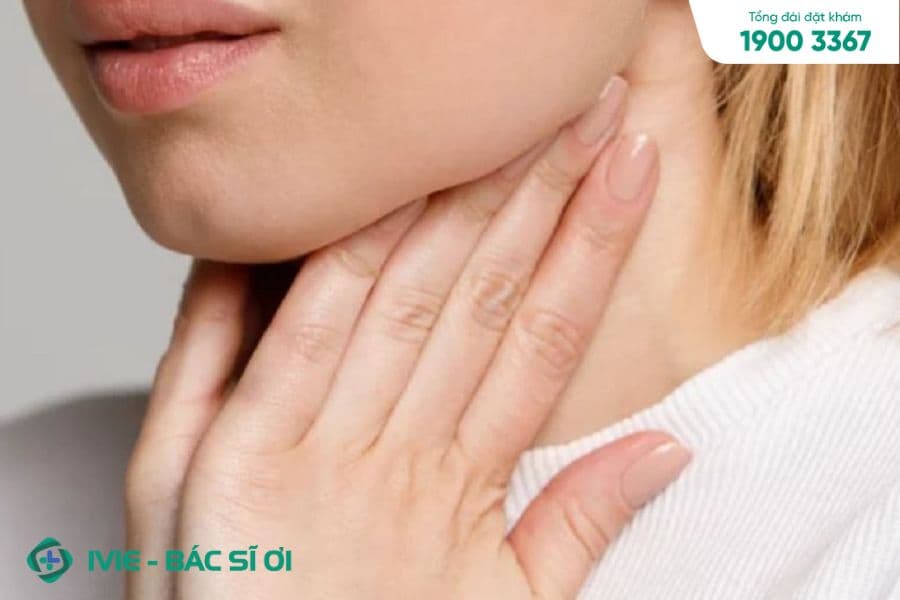 Sưng hạch bạch huyết là một trong những biểu hiện đầu tiên của ung thư máu