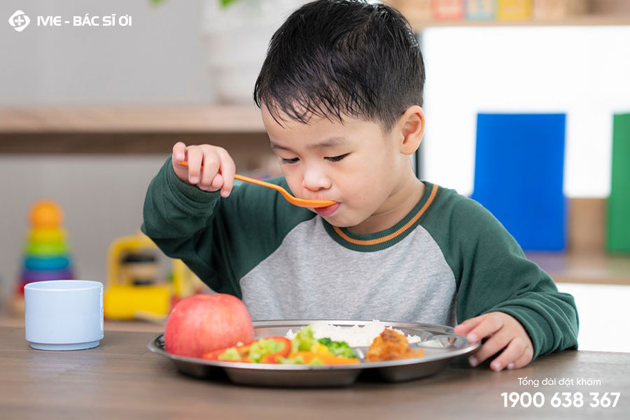 Dị ứng thức ăn khiến trẻ có triệu chứng đau bụng nôn không sốt