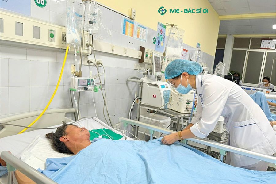 Đội ngũ bác sĩ Bệnh viện tỉnh Thanh Hóa điều trị thành công nhiều ca bệnh bằng nội khoa 