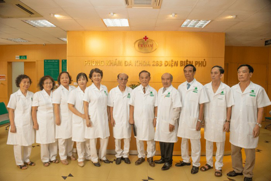 Đội ngũ bác sĩ tại phòng khám
