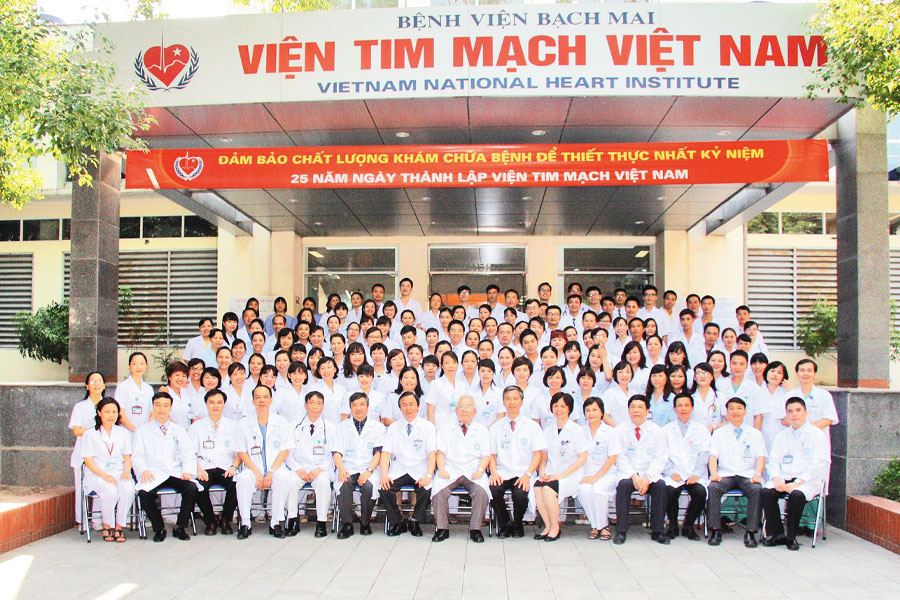Đội ngũ bác bỏ sĩ Viện tim mạch Bệnh viện Bạch Mai