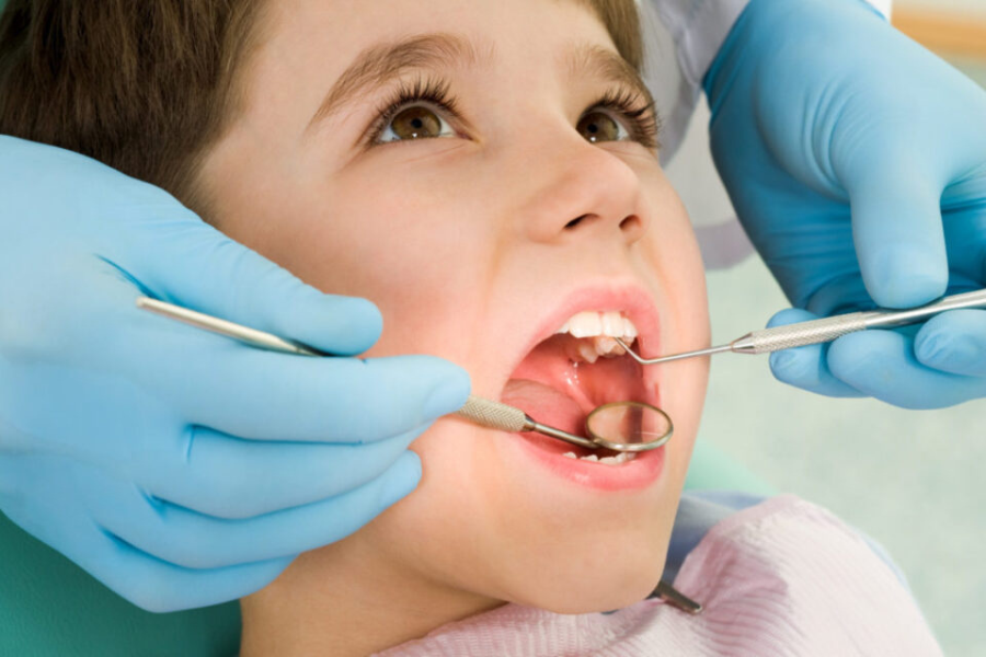 Tái khám định kỳ cho trẻ em phòng ngừa sâu răng 