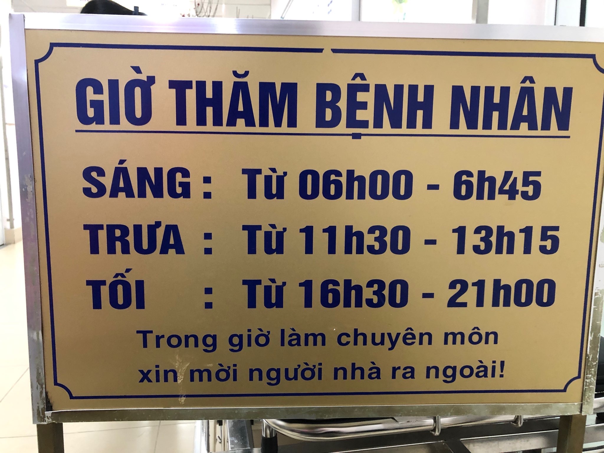 Thời gian thăm bệnh nhân nội trú tại Bệnh viện Đại học Y Hà Nội