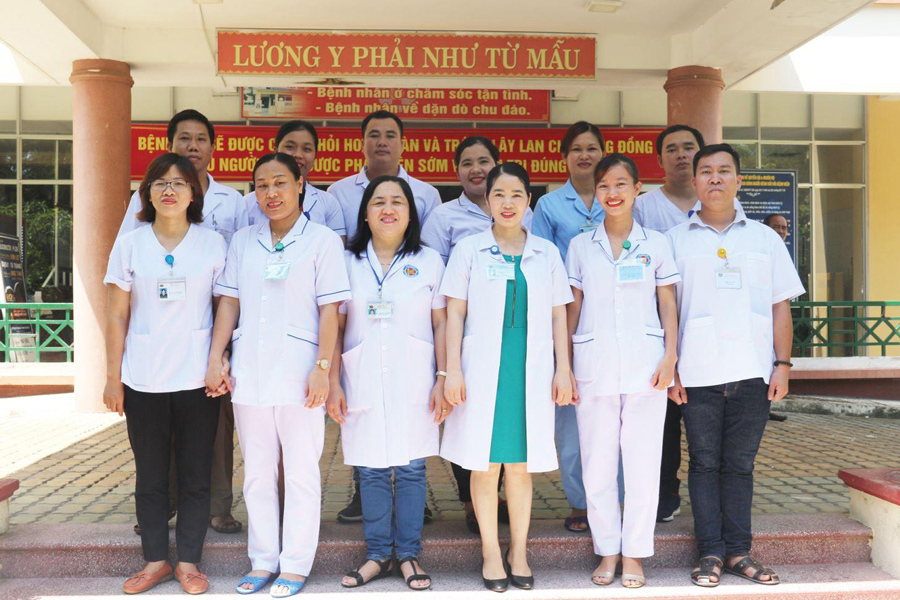 Tập thể đội ngũ các y bác sĩ Khoa Nội Hô hấp - Lao - Da liễu