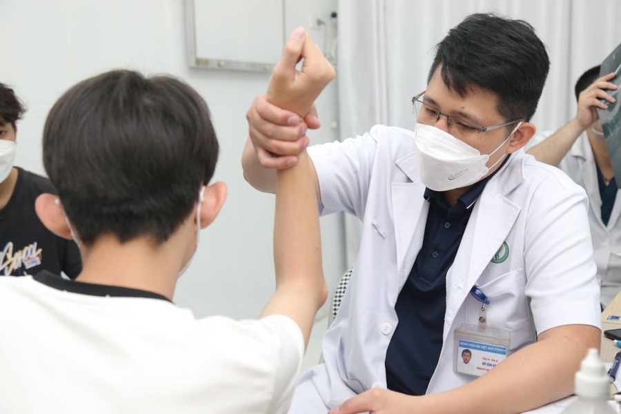 Khám chi trên với Bác sĩ Bệnh viện Hữu Nghị Việt Đức