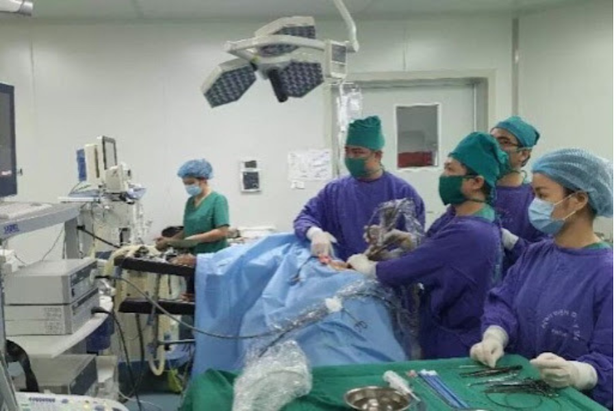 Phẫu thuật tán sỏi qua da tại khoa Ngoại bệnh viện Quân y 354