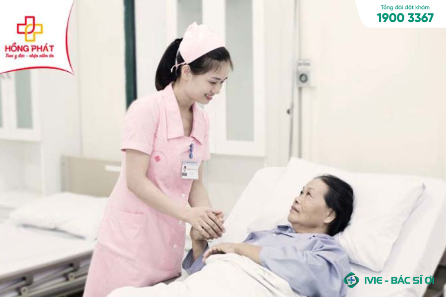 Đội ngũ y tá, bác sĩ tận tâm với bệnh nhân tại Hồng Phát