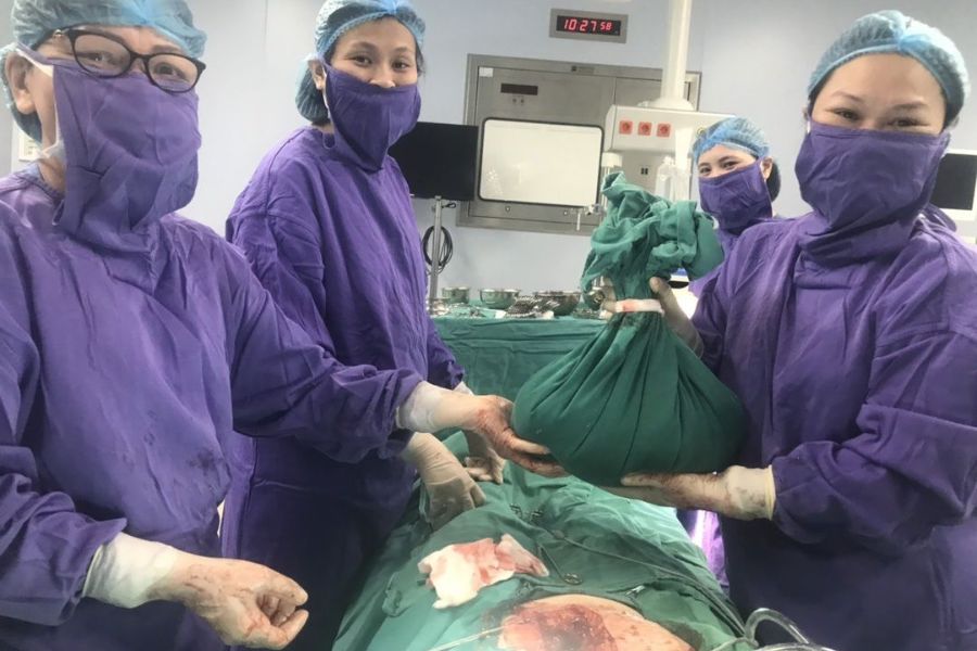 Phẫu thuật cắt bỏ khối u buồng trứng cho bệnh nhân tại Bệnh viện 108