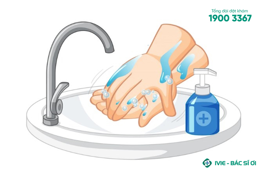 Lưu ý rửa tay bằng xà phòng và nước thường xuyên