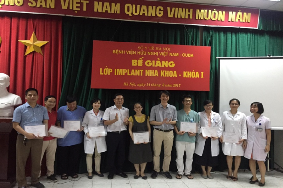 Bế giảng lớp Implant nha khoa - khóa I của Bệnh viện Hữu Nghị Việt Nam Cuba