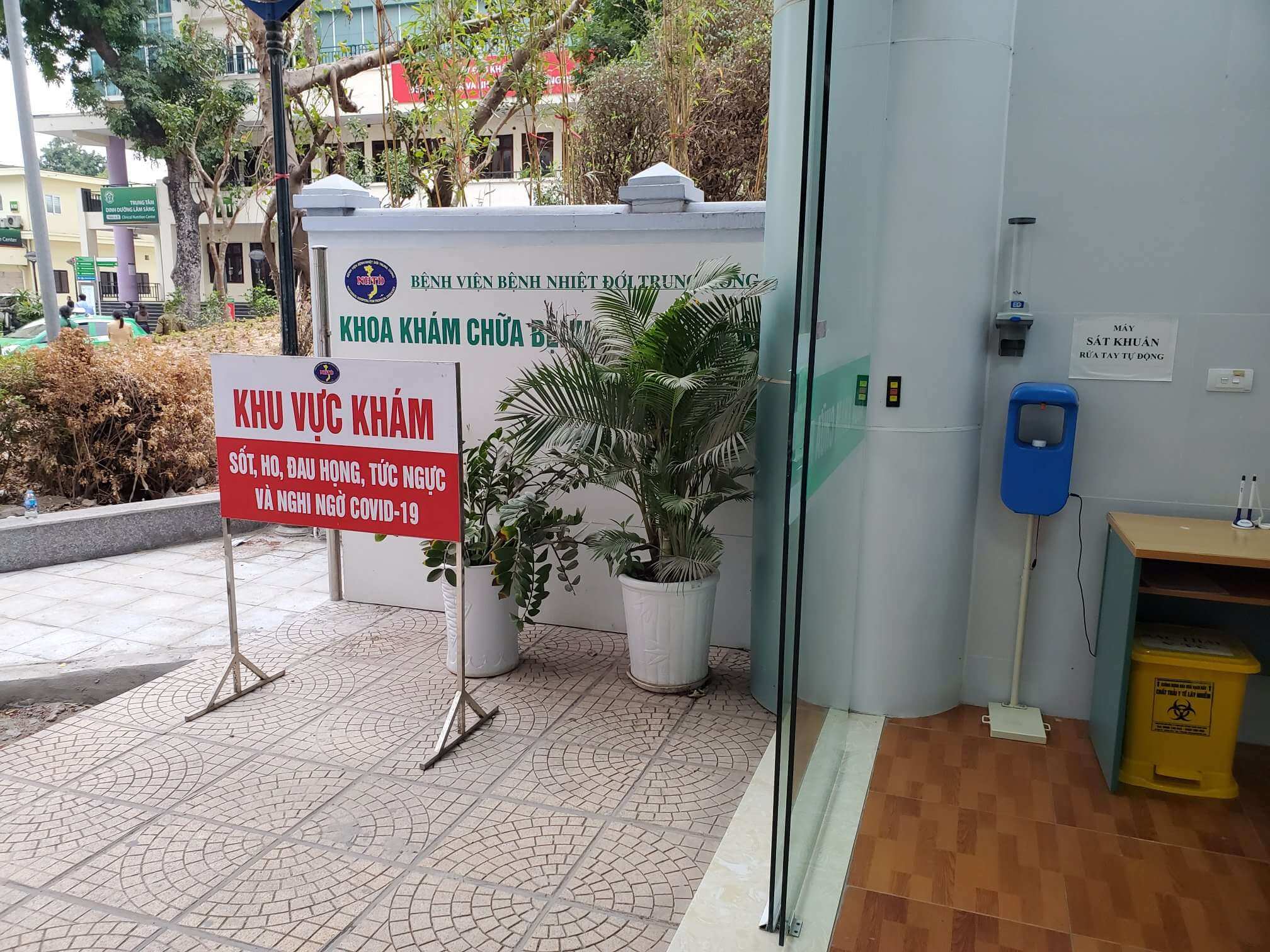 Khu vực khám sàng lọc tại Bệnh viện Nhiệt đới trung ương cơ sở Giai Phóng Hà Nội