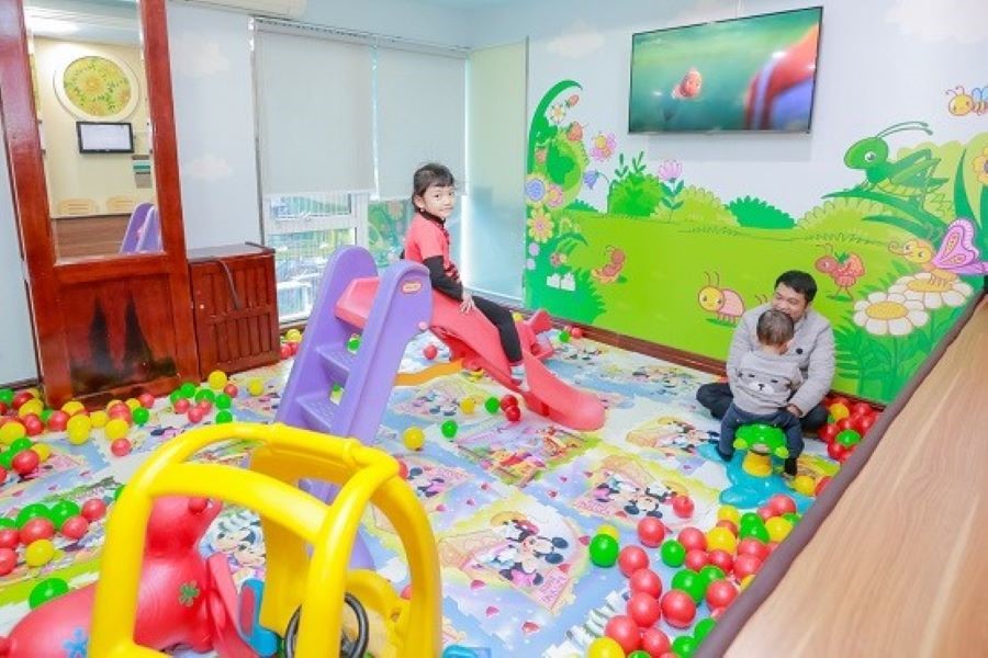Khu vui chơi đầy màu sắc dành cho bé tại bệnh viện Thu Cúc