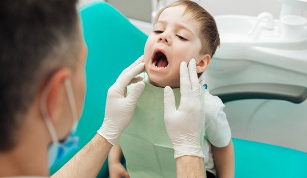 Mách mẹ kinh nghiệm khám răng cho bé tại cơ sở Nha khoa