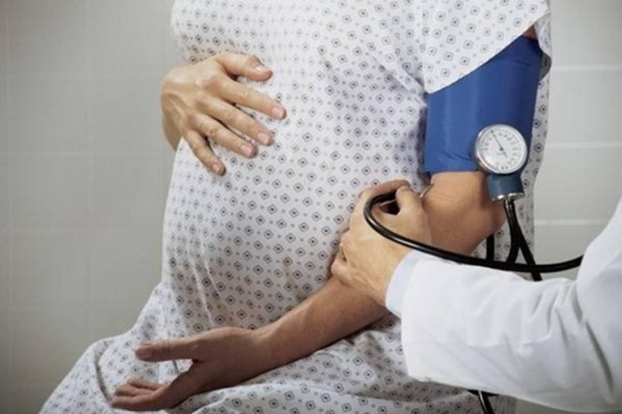 Sau khi đã làm các xét nghiệm xác định nguyên nhân, tùy vào mức độ nặng mà có thể tiếp tục mang thai tự nhiên hay không