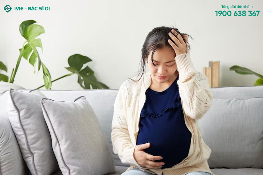 Khi mang thai, các hormon trong cơ thể thay đổi, khiến cho các bà bầu trở nên nhạy cảm