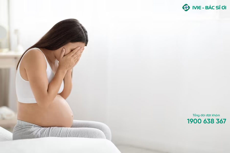 Lo lắng quá mức, dễ cáu kỉnh, mệt mỏi là những dấu hiệu trầm cảm khi mang thai