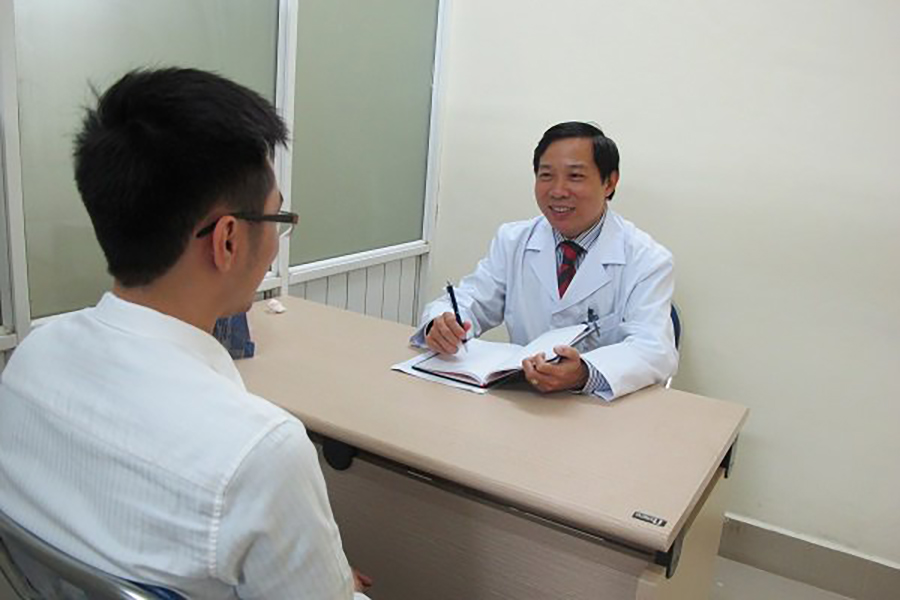 PGS.TS.BS Nguyễn Quang luôn được các bệnh nhân quan tâm và tin tưởng