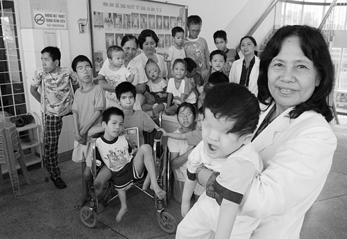 Tình trạng tàn tật ảnh hưởng đến bản thân người tàn tật, gia đình và xã hội.