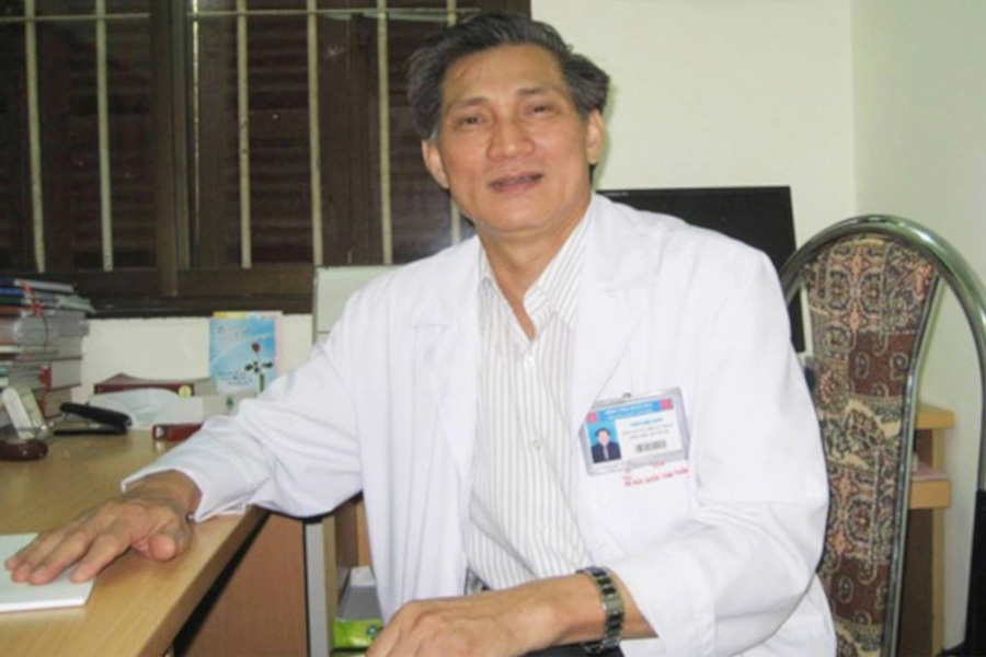 Phó Giáo sư tiến sĩ Trần Hữu Bình - người phụ trách Phòng khám Yên Hòa