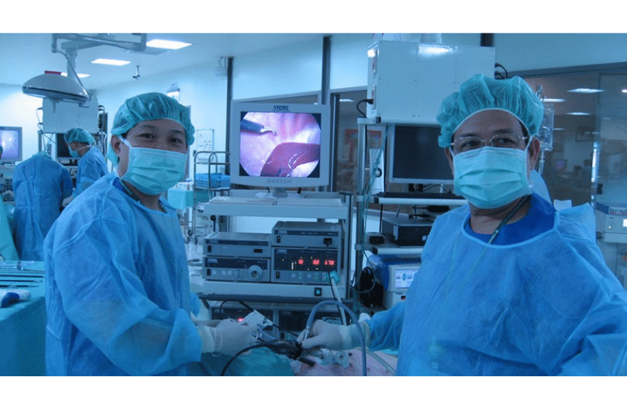 Phòng khám Nam khoa Bệnh viện Việt Đức sử dụng cả nội khoa và ngoại khoa trong khám chữa bệnh
