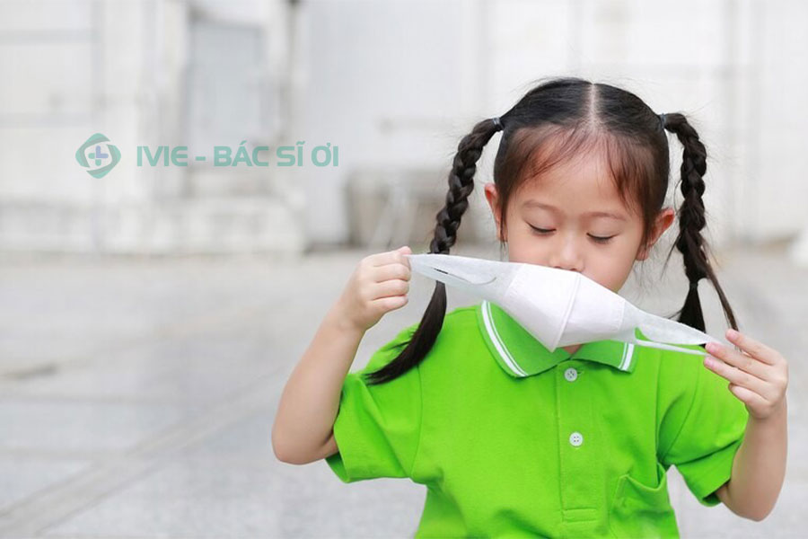 Hạn chế tiếp xúc với dị nguyên nhằm phòng tránh viêm mũi kéo dài ở trẻ